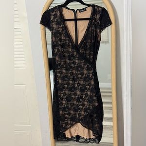 BEBE BLACK LACE/NUDE SHORT HI-LOW DRESS